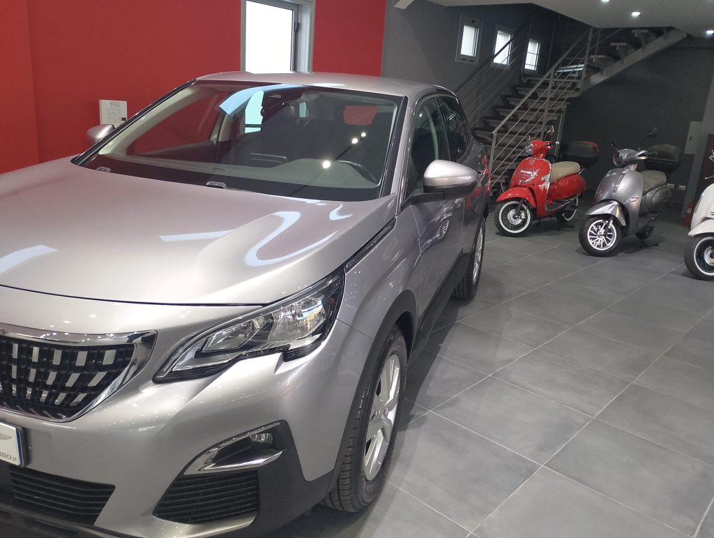 PEUGEOT 3008 5P  SUV BLUEHDI 130 SeS BUSINESS