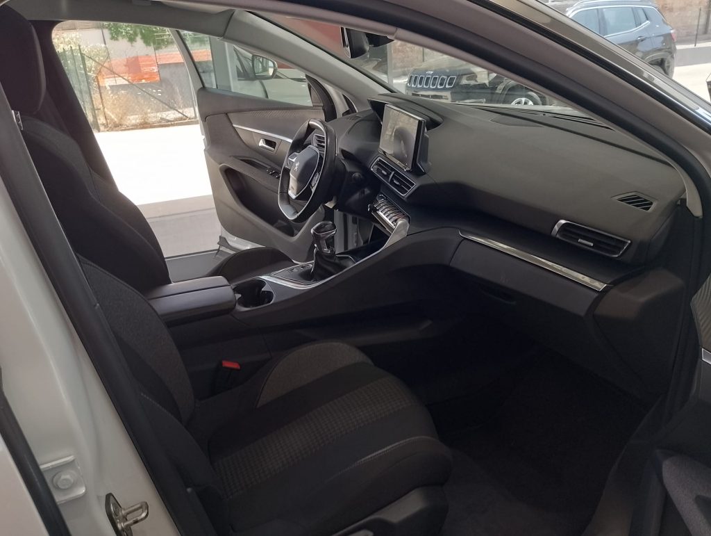PEUGEOT 3008  5P SUV BLUEHDI 130 SeS ACTIVE BUSINESS