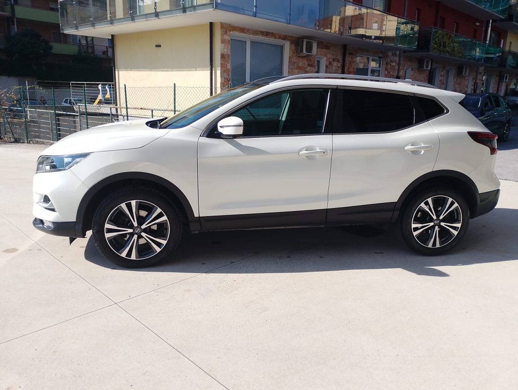 Nissan Qashqai 1.6 dci Tekna 2wd 130cv UNICO PROPIETARIO KM CERTIFICATI NAVIG TETTO PANORAMICO