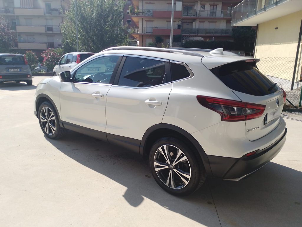 Nissan Qashqai 1.6 dci Tekna 2wd 130cv UNICO PROPIETARIO KM CERTIFICATI NAVIG TETTO PANORAMICO
